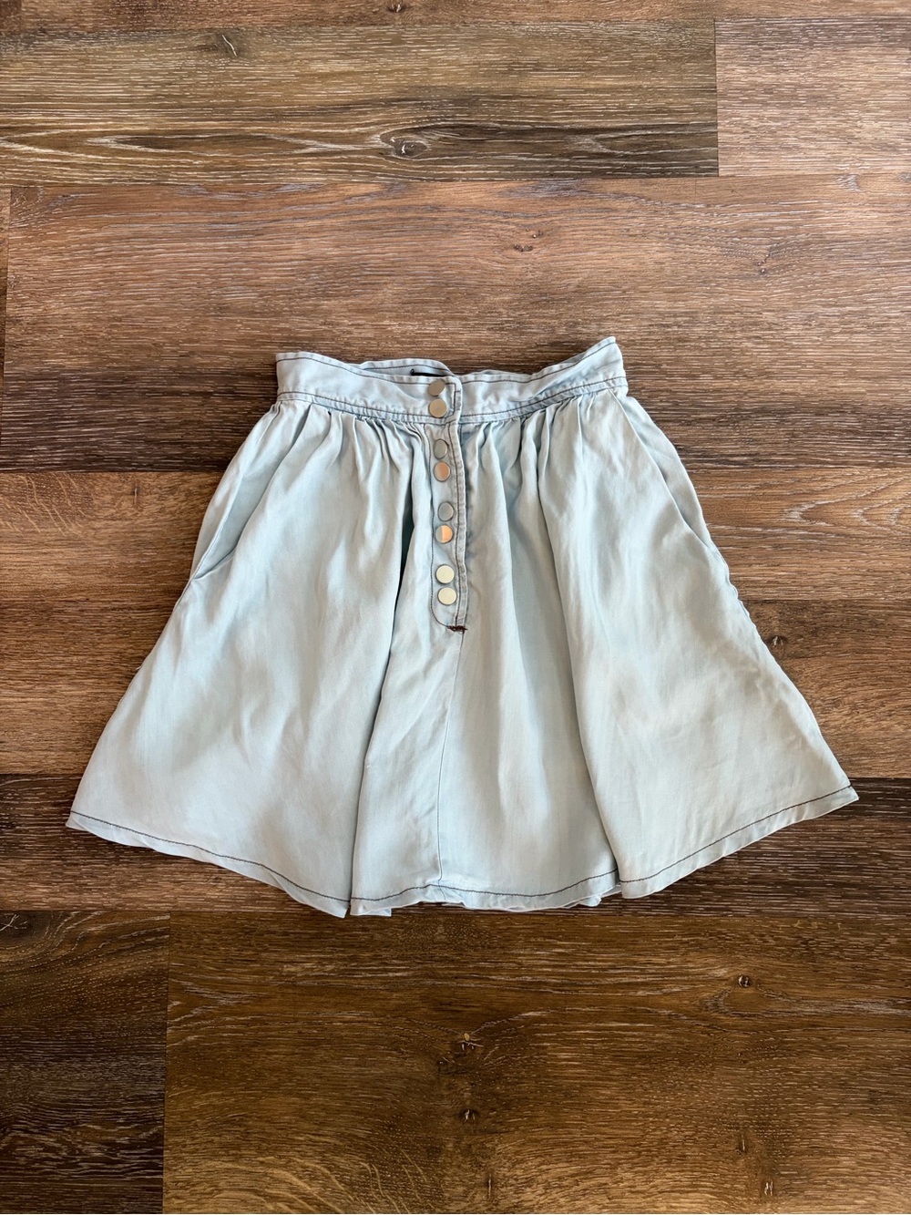 Luca Couture mini skirt size 0. Side pockets and button front length 17”